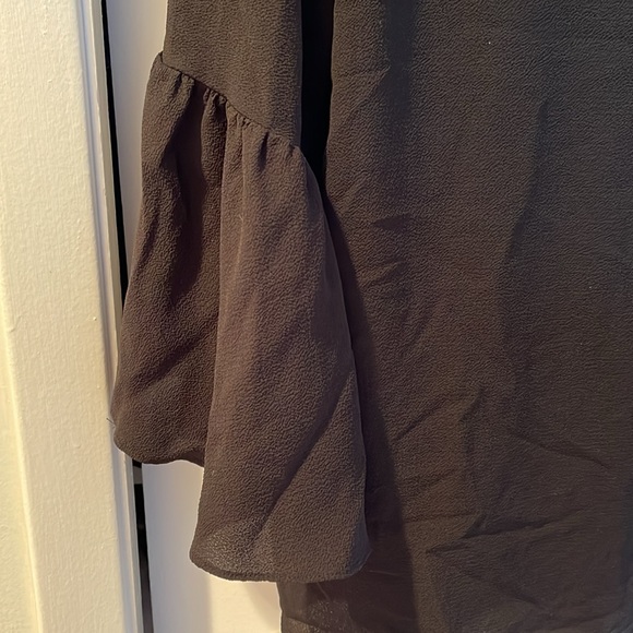 BNWT Black Blouse with bell sleeves. Size M - Picture 3 of 4